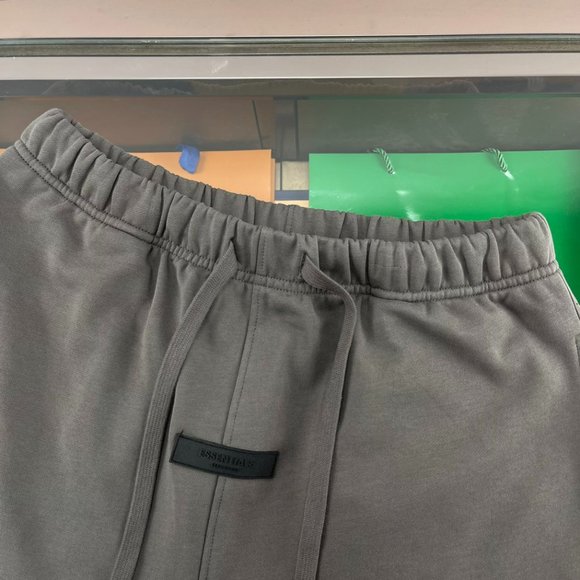 Fear of God ESSENTIALS Letter Embroidery Shorts - Picture 2 of 8